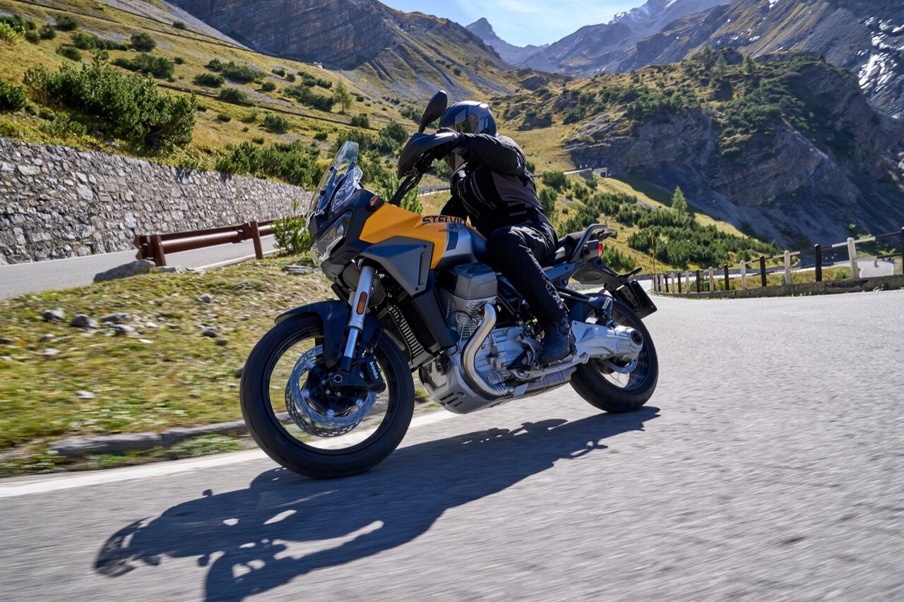 Nuova Moto Guzzi Stelvio: tutti i dettagli della nuova crossover italiana +VIDEO+